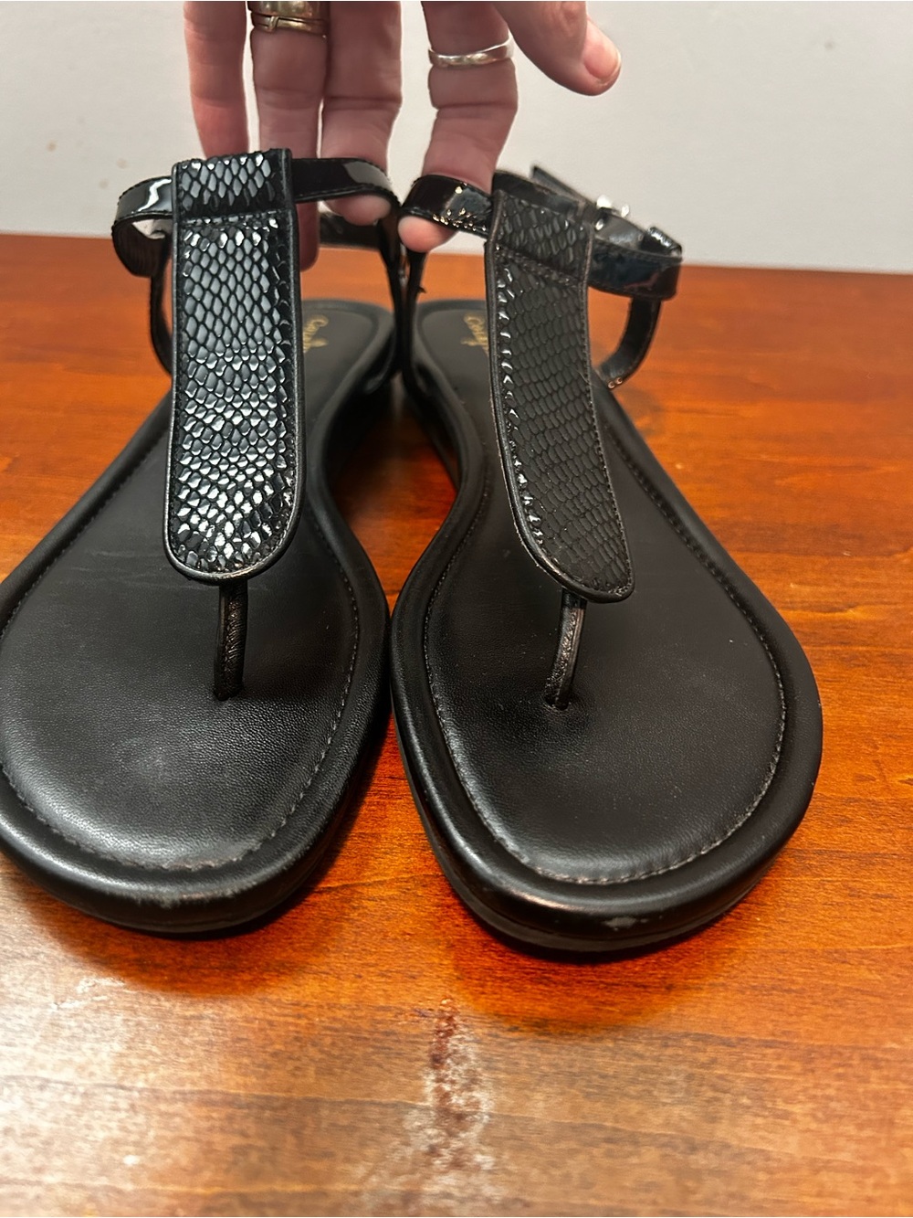 Cole Haan Black patent with snake detail Women's T-Strap thong Sandals 8.5